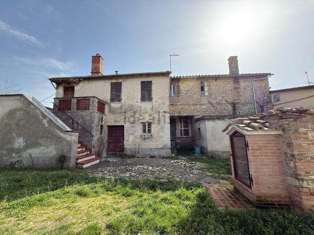 Rustici e casali in vendita di 400 m² in Via della Democrazia, 63