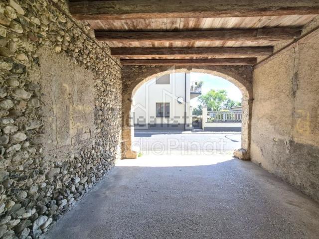 Rustici e casali in vendita di 400 m² in Via della Pace