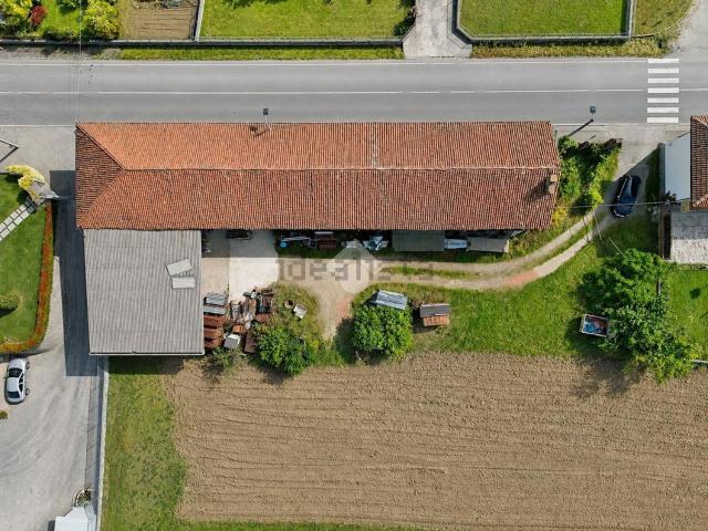 Rustici e casali in vendita di 400 m² in Via Luigi Einaudi, 7