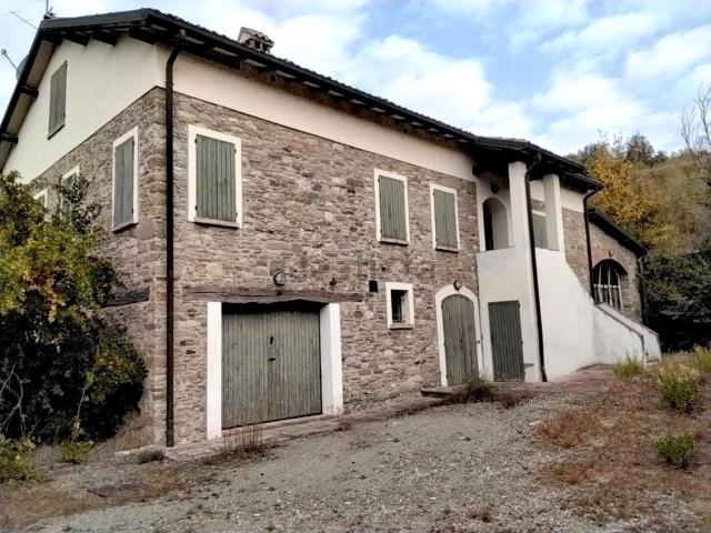 Rustici e casali in vendita di 400 m² in Via Radici Sud, 75