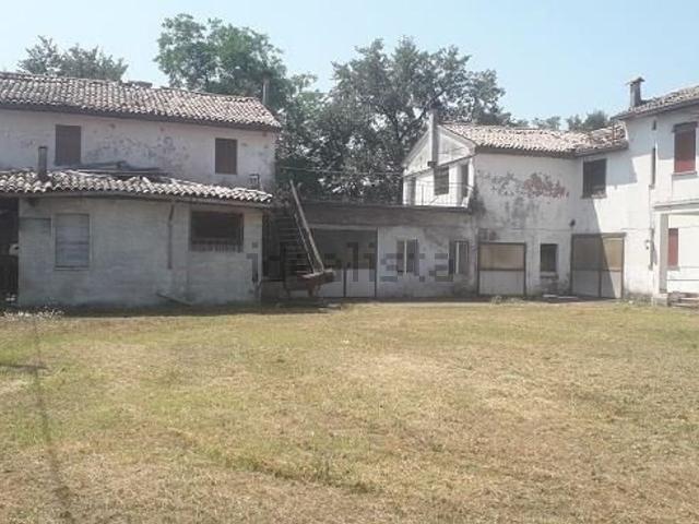 Rustici e casali in vendita di 400 m² in Via Riso
