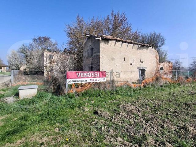 Rustici e casali in vendita di 400 m² in Via Ronchi