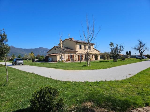 Rustici e casali in vendita di 400 m² in Via Tosco Romagnola