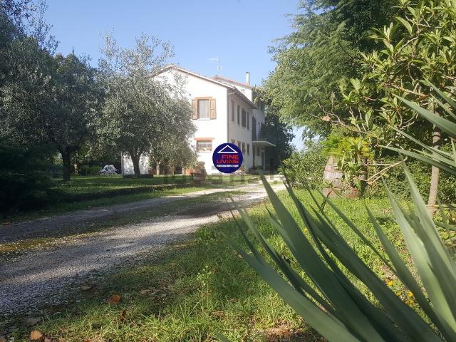 Rustici e casali in vendita di 400 m² in Via Torino, 20