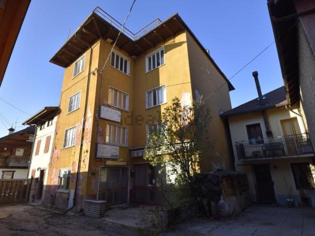 Rustici e casali in vendita di 400 m² in Via 20 Maggio