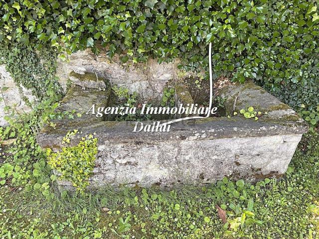 Rustici e casali in vendita di 400 m² in Viale Kennedy