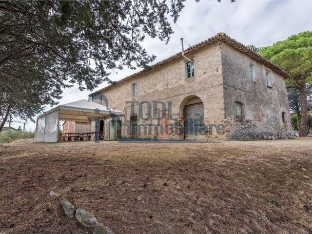 Rustici e casali in vendita di 400 m² in Viale IV Novembre