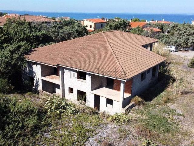 Rustici e casali in vendita di 4037 m² in Località Eden Beach, 78