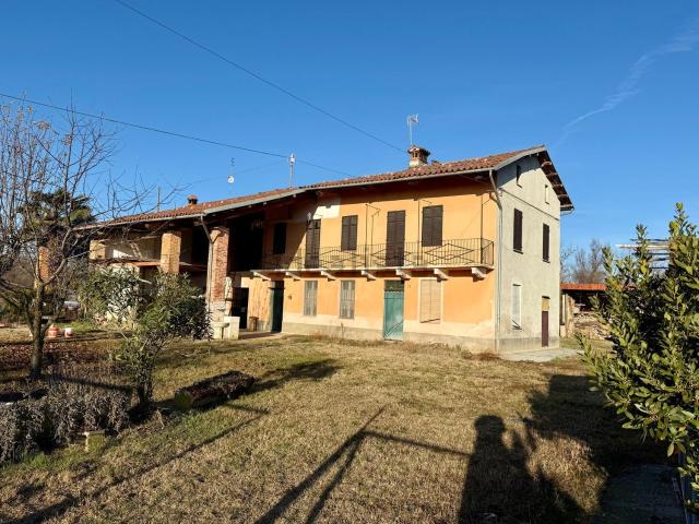 Rustici e casali in vendita di 403 m² in Frazione San Grato, 76