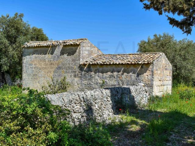 Rustici e casali in vendita di 40 m² in Via per Canicattìni Bagni, 2