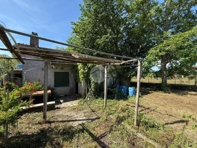 Rustici e casali in vendita di 40 m² in Via Quadrelle, 79