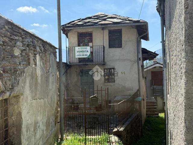 Rustici e casali in vendita di 40 m² in Frazione Col San Giovanni, 28