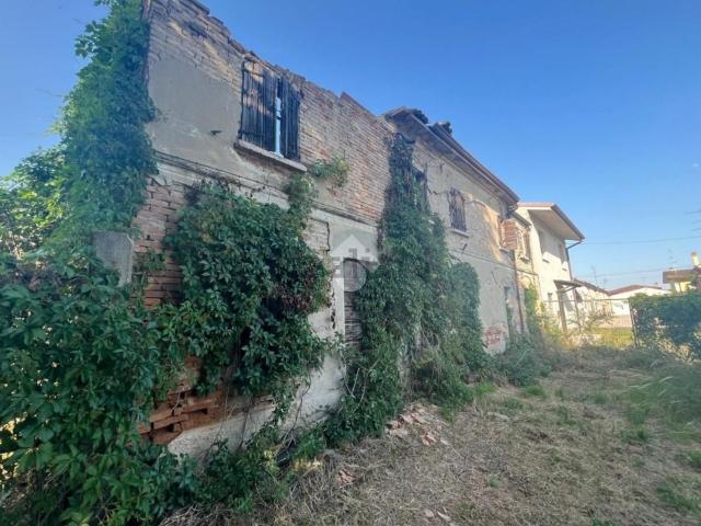 Rustici e casali in vendita di 415 m² in Via Armando Diaz