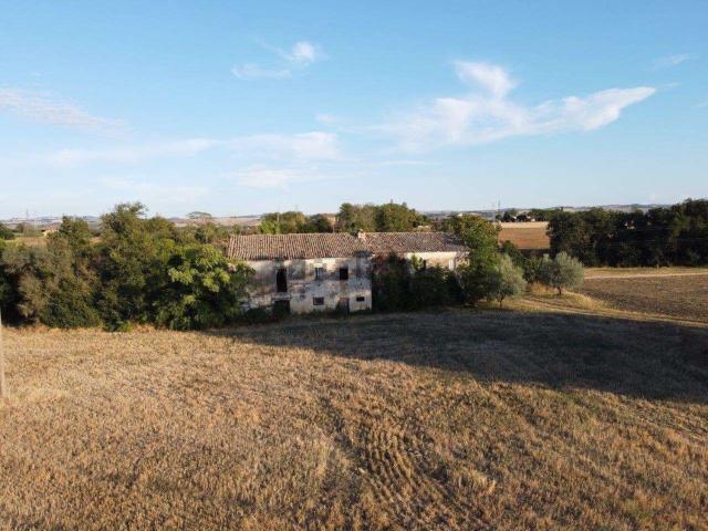 Rustici e casali in vendita di 415 m² in Via II Guastuglie, 6