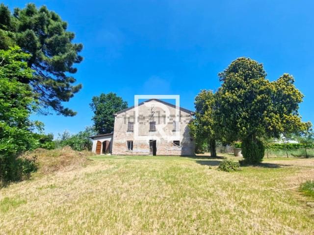 Rustici e casali in vendita di 416 m² in Via Montagnola