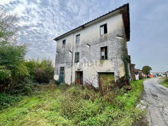 Rustici e casali in vendita di 417 m² in Via Ricci
