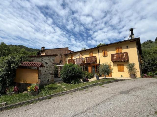 Rustici e casali in vendita di 410 m²