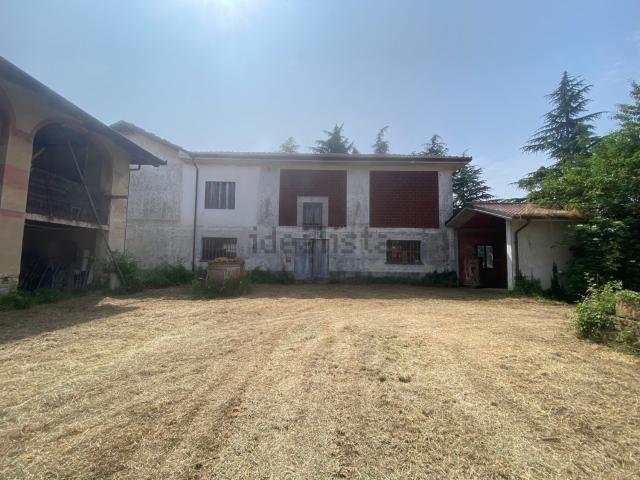 Rustici e casali in vendita di 410 m² in Frazione Villa, 8