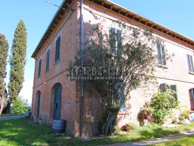 Rustici e casali in vendita di 410 m² in Strada Provinciale 438