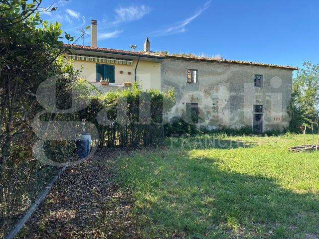 Rustici e casali in vendita di 410 m² in Via Don Luigi Sturzo