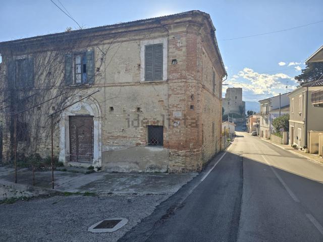 Rustici e casali in vendita di 410 m² in Via Roma, 21