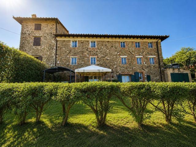 Rustici e casali in vendita di 411 m² in Via di Aquilea