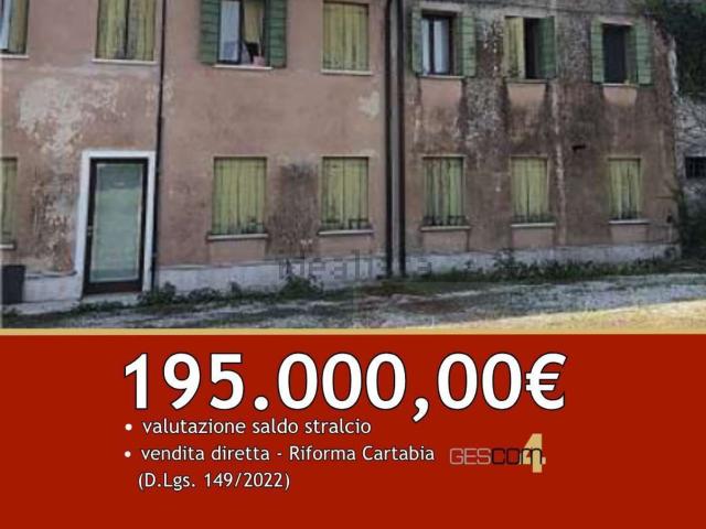 Rustici e casali in vendita di 413 m² in Via Roma