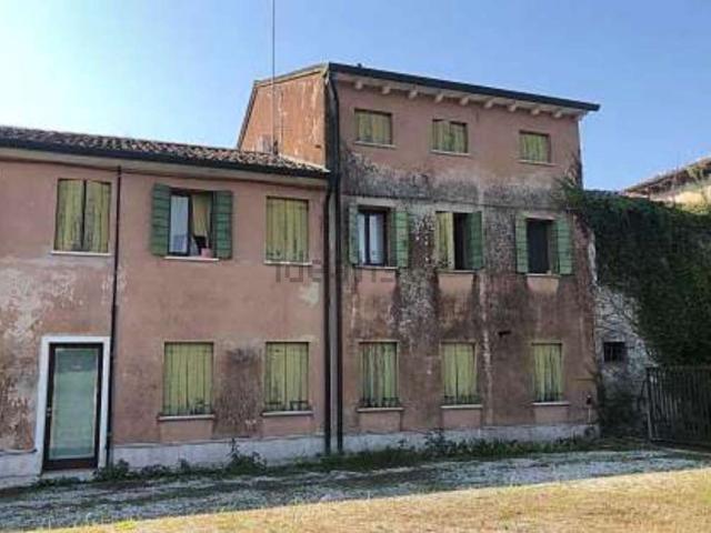 Rustici e casali in vendita di 413 m² in Via Roma