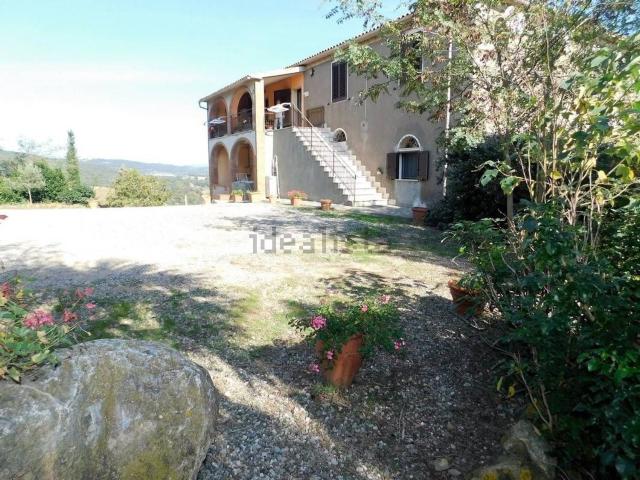 Rustici e casali in vendita di 425 m²