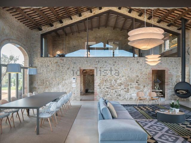 Rustici e casali in vendita di 426 m² in Strada Gazzano