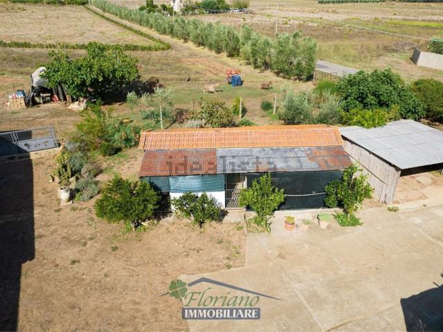 Rustici e casali in vendita di 426 m² in Via Val Marina
