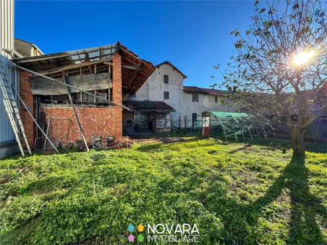 Rustici e casali in vendita di 427 m²