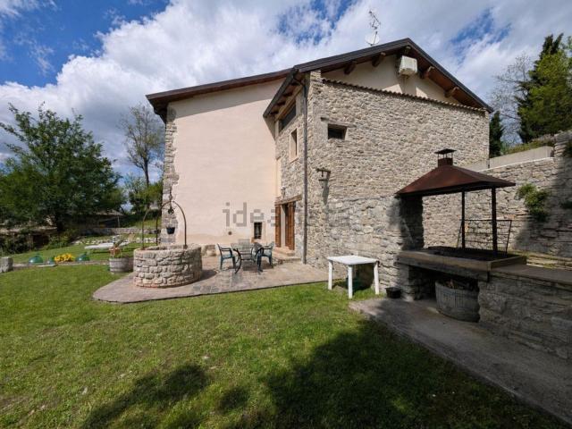Rustici e casali in vendita di 427 m² in Via Pietra Alta, 2