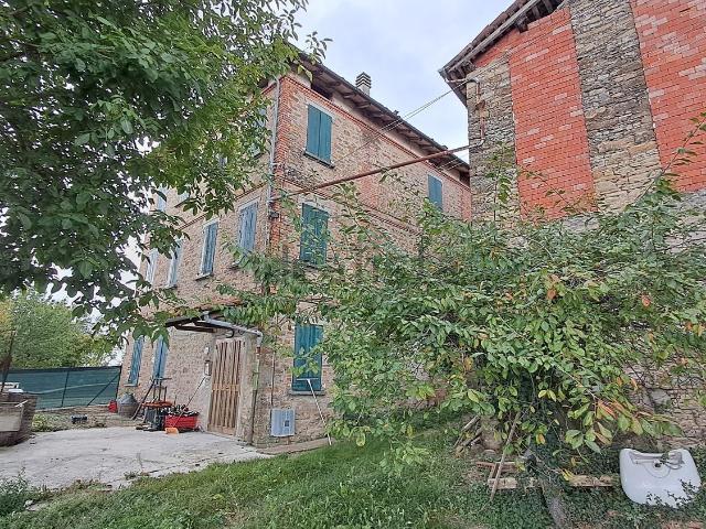 Rustici e casali in vendita di 428 m² in Via Corciolano