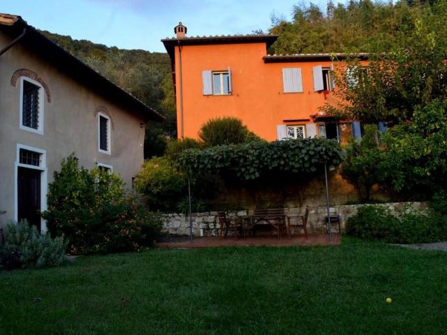 Rustici e casali in vendita di 420 m² in Strada Senza Nome