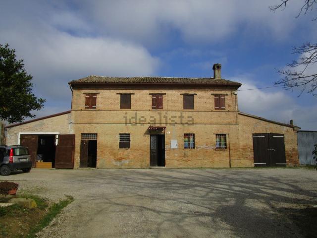 Rustici e casali in vendita di 420 m²