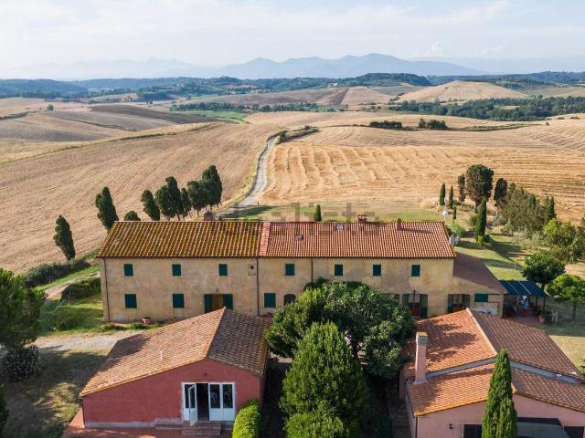 Rustici e casali in vendita di 420 m²