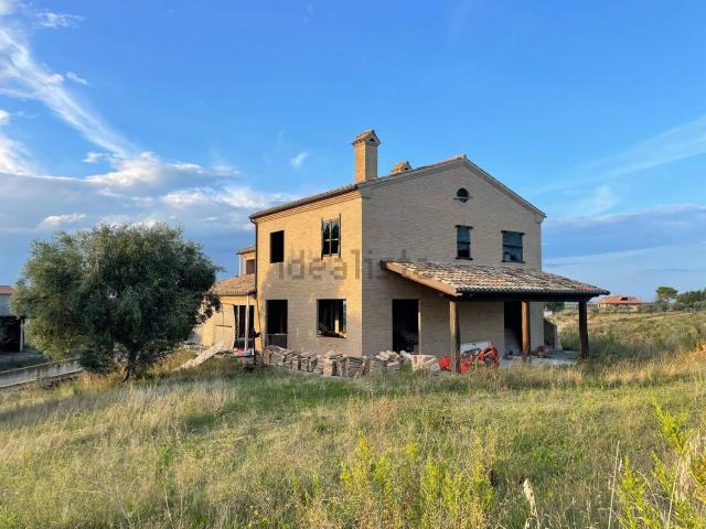 Rustici e casali in vendita di 420 m² in Contrada Sant&apos Andrea