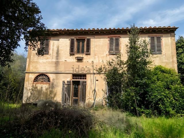Rustici e casali in vendita di 420 m² in Via Augusto Conti