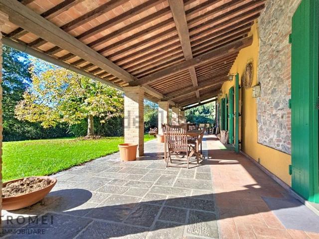 Rustici e casali in vendita di 420 m² in Via del Valico