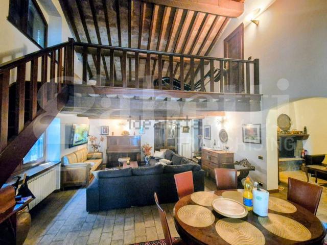 Rustici e casali in vendita di 420 m² in Via Fratta, 4