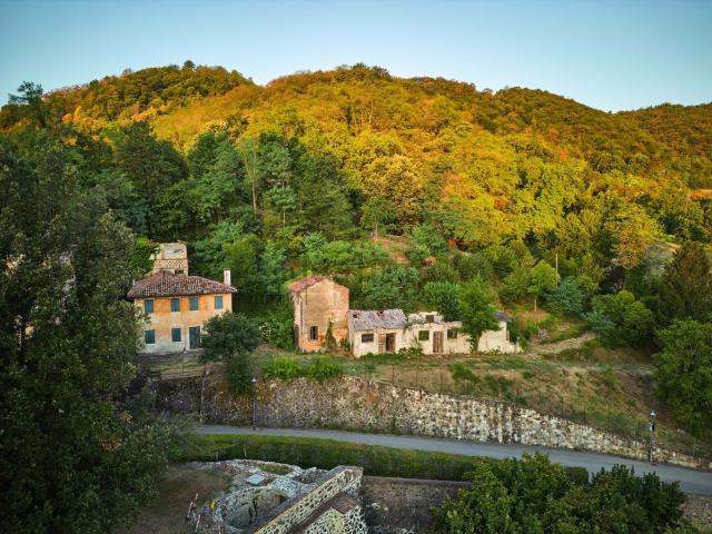 Rustici e casali in vendita di 420 m² in Via vescovi