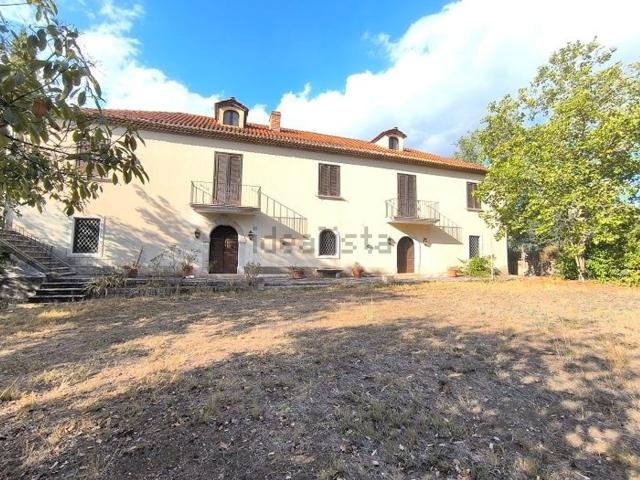 Rustici e casali in vendita di 435 m² in Via pannizza