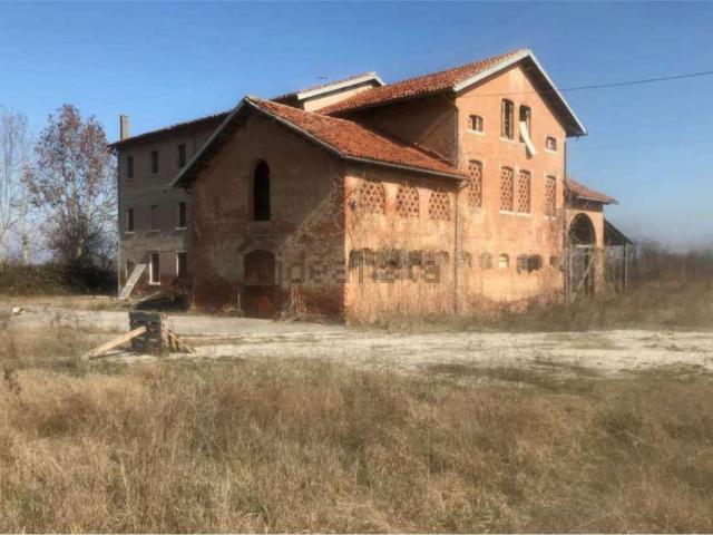 Rustici e casali in vendita di 435 m² in Viale Don Luigi Sturzo