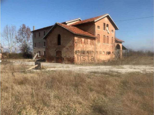 Rustici e casali in vendita di 435 m² in Viale Don Luigi Sturzo, 311