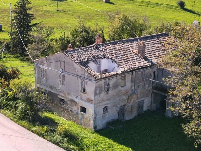 Rustici e casali in vendita di 436 m² in Contrada San Venanzo, 71