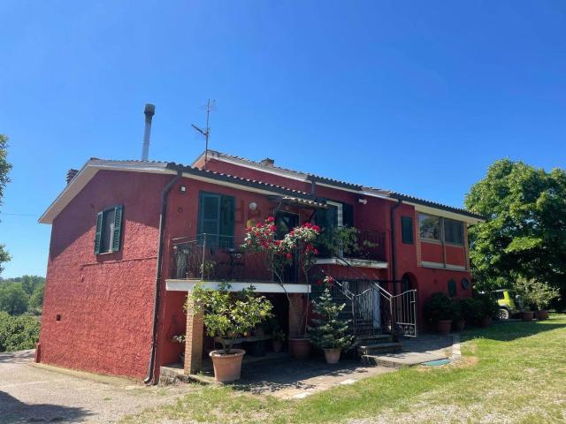 Rustici e casali in vendita di 437 m²