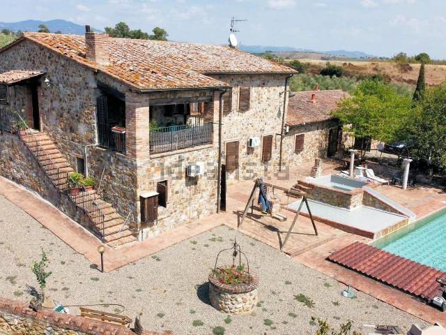 Rustici e casali in vendita di 430 m²