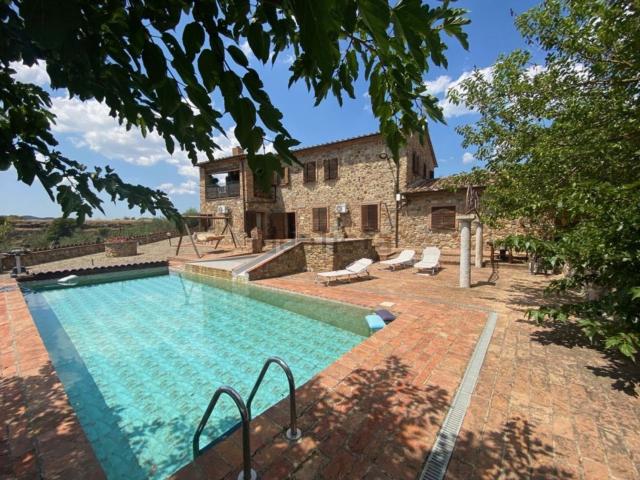 Rustici e casali in vendita di 430 m²
