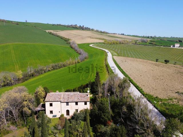 Rustici e casali in vendita di 430 m² in Contrada San Valentino Campolargo, 13